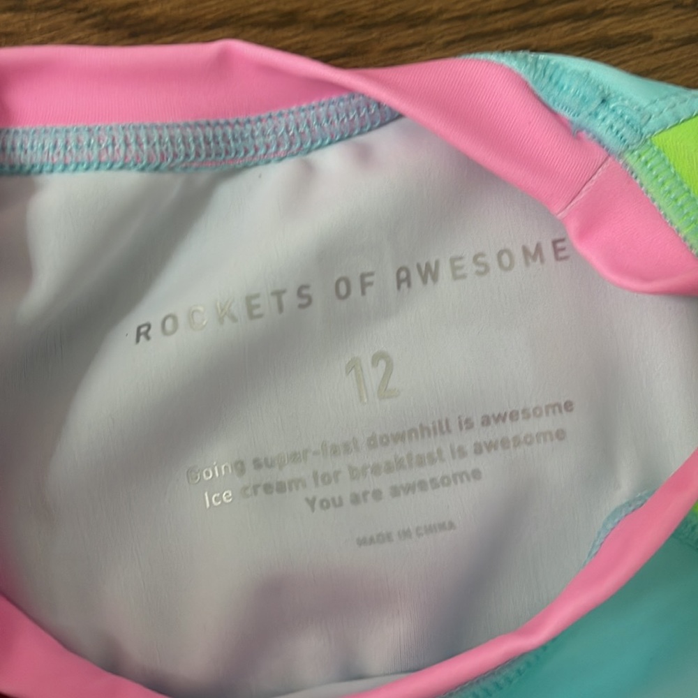 NEW AWESOME VIBES RASHGUARD size 12 - Picture 3 of 3